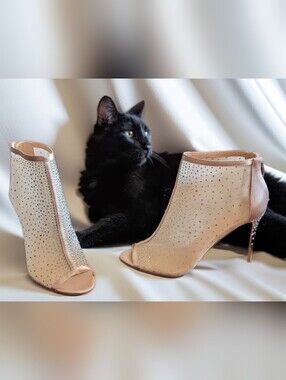 NWOT Badgley Mischka Jewel Blush Crystal Mesh Peep-Toe Booties Sz 8